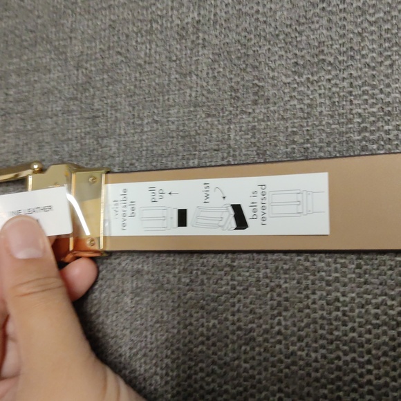 [New] MK Michael Kors Belt Twist Reversible Belt - Picture 6 of 6